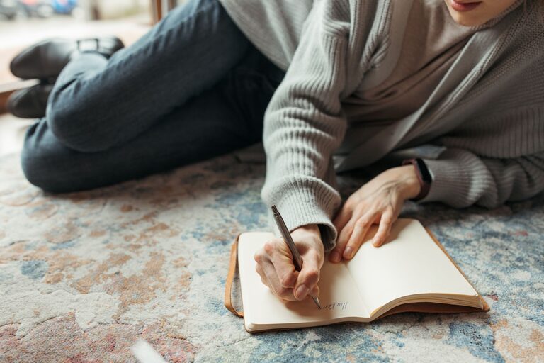 How to Start a Gratitude Journal for a Happier Life